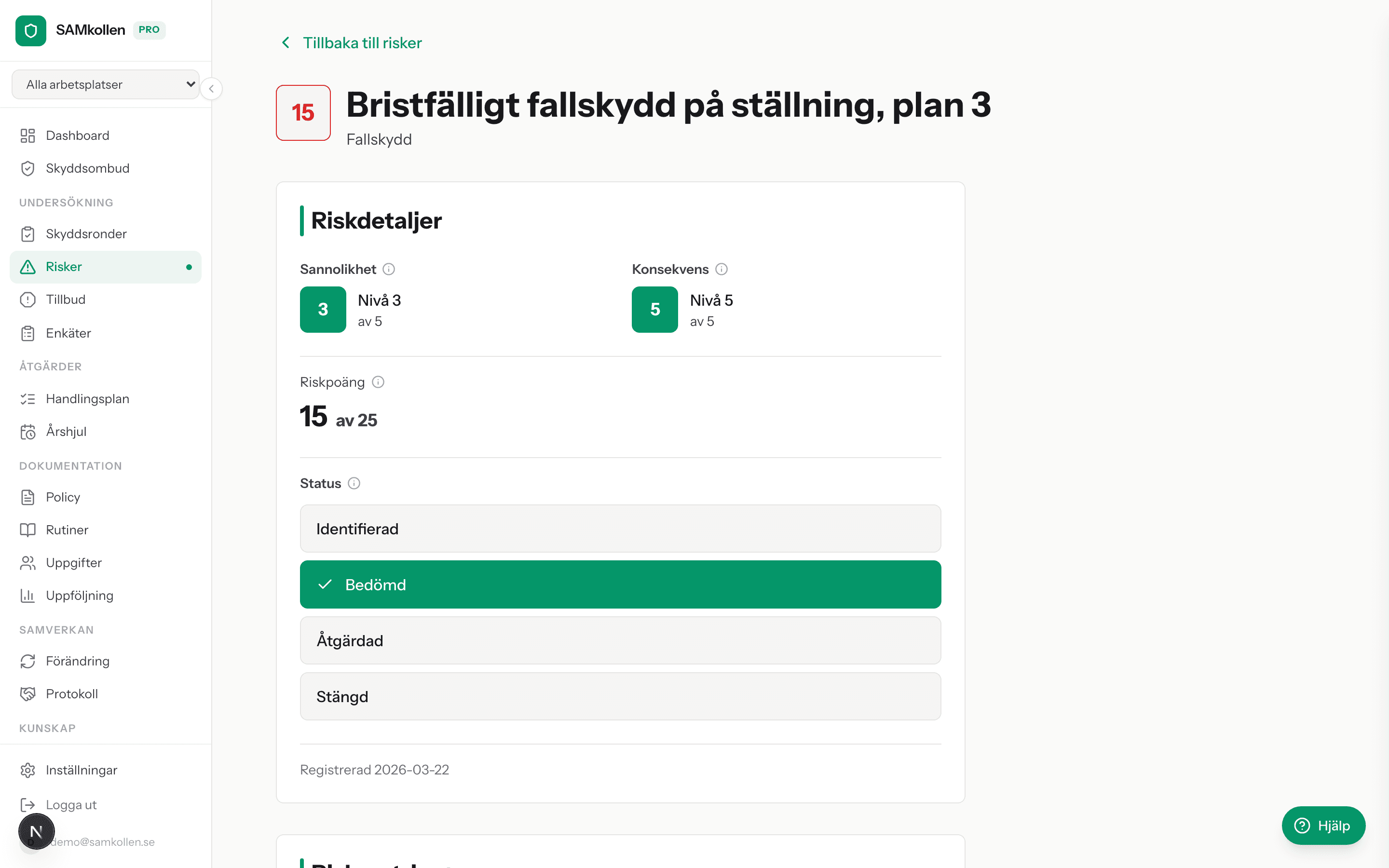 Riskdetalj med poängbedömning, statusväljare och kopplad åtgärd